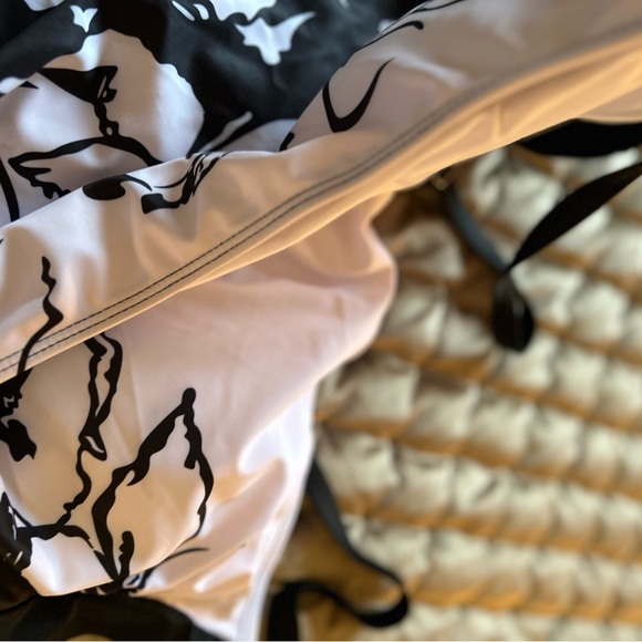 Black/white swimsuit - Picture 11 of 11